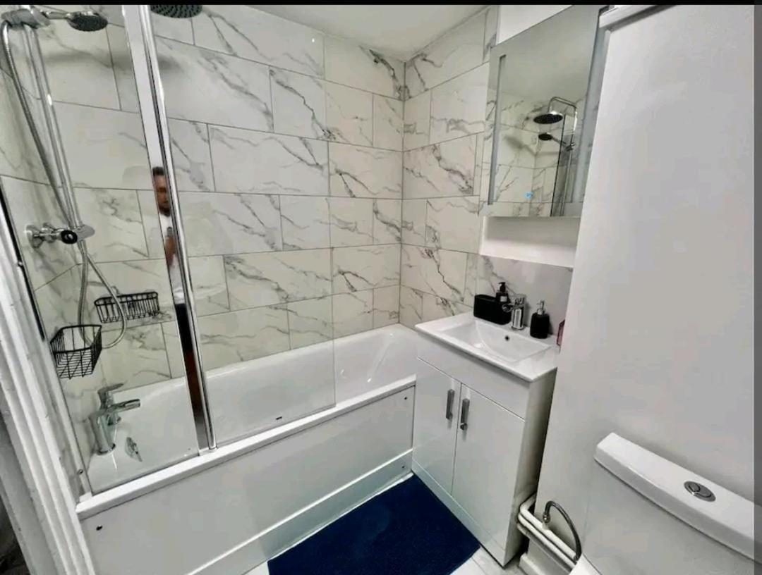 Lovely 2Br Suite In Bow, E3 Londres Exterior foto